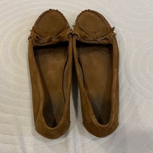 Ladies Minnetonka moccasins size 10